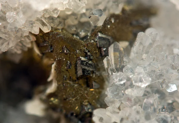 Crystal,nugget, gold, bronze, copper, iron. Macro. Extreme close — Stock Photo, Image