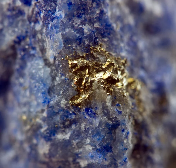 Krystal, nugget, zlato, bronz, měď, železo. makro. extrémní zavřít — Stock fotografie