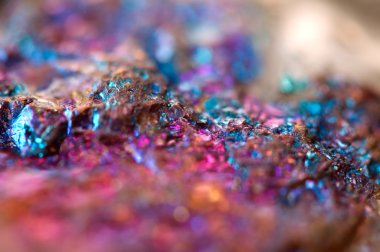 Metalik kristal nugget. Makro