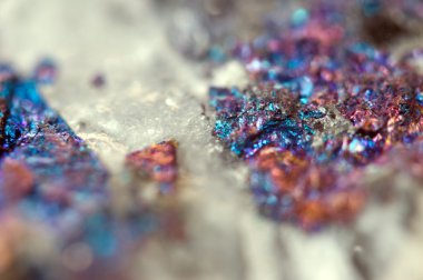 Metalik kristal nugget. Makro