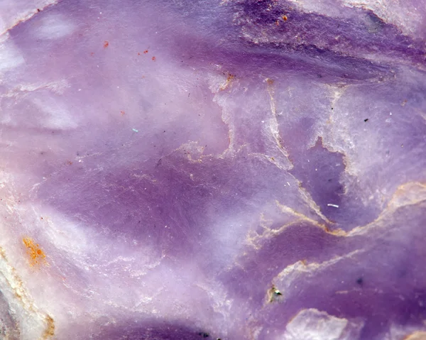 nadir silikat minerali charoite olduğunu