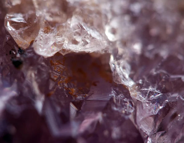 Amethyst เป็นพื้นหลังนามธรรมที่สวยงาม แมคโคร — ภาพถ่ายสต็อก