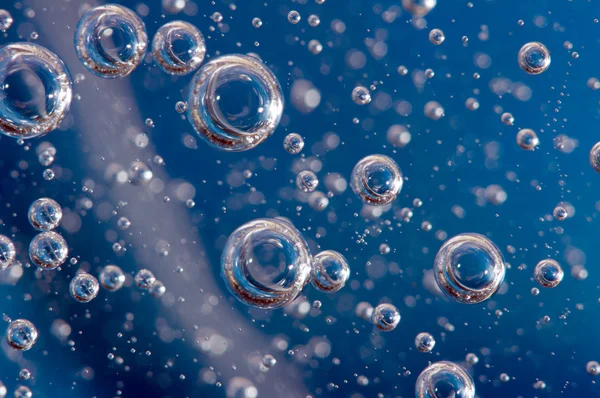 Bulles d'air. Fond bleu. Macro — Photo