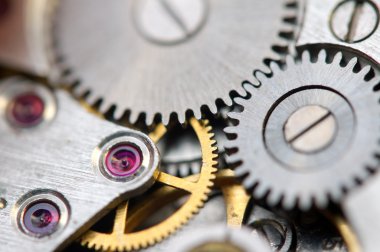Metalik arka plan ile metal cogwheels bir saat gibi. Makro
