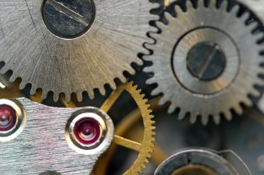 Metalik arka plan ile metal cogwheels bir saat gibi. Makro