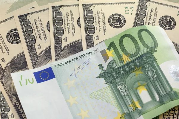 Dollar und Euro als Hintergrund — Stockfoto