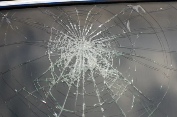 Acidente, o vidro partido do carro — Fotografia de Stock