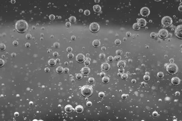 Bulles d'air dans un liquide. Résumé fond noir et blanc . — Photo