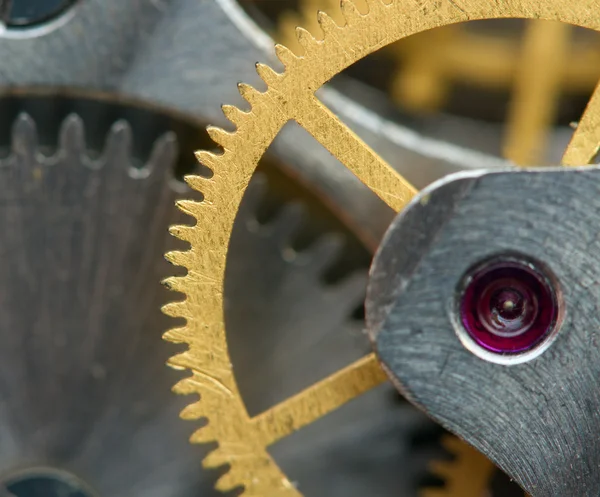 Arrière-plan métallique avec roues dentées en métal une horloge. Macro — Photo