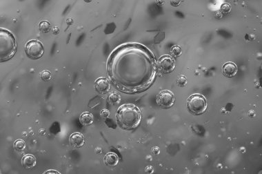 Sıvı hava kabarcıkları. siyah-beyaz arka plan.