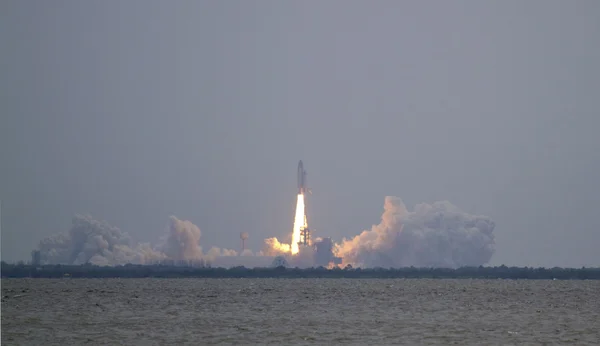 Laatste lancering van de Spaceshuttle - atlantis op missie sts-135 — Stockfoto