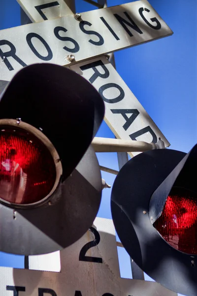 Señales de ferrocarril y luces de advertencia —  Fotos de Stock