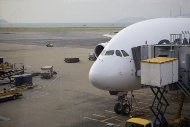 hong kong Uluslararası Havaalanı'nda kapısında ağır jet