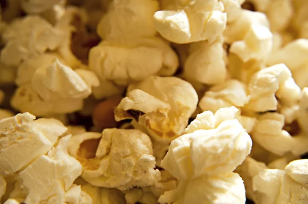Close-up shot chutné čerstvě upražené popcornu — Stock fotografie