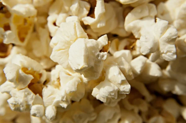 Close-up shot chutné čerstvě upražené popcornu — Stock fotografie