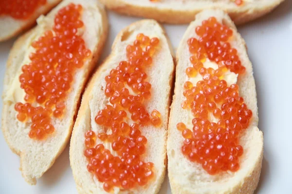 Sandwich con caviar. Snack de celebración . —  Fotos de Stock