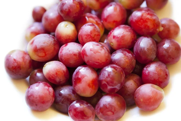 Grapes isolated on white — Stock Photo, Image