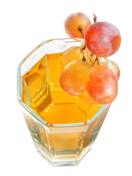 Las uvas y el vaso del jugo de la uva . — Foto de Stock