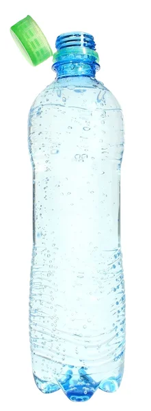 Öppna flaskor med vatten som isolerade. — Stockfoto