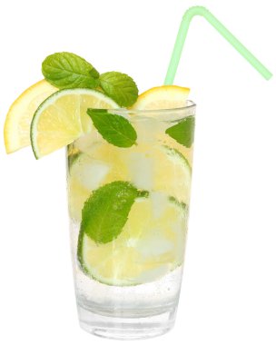 kireç ve buz küpleri ile kokteyl mojito