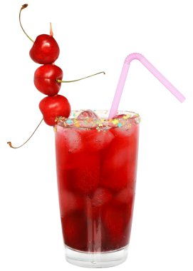 bir bardak vişne ve buz küpleri ile meyve kokteyli