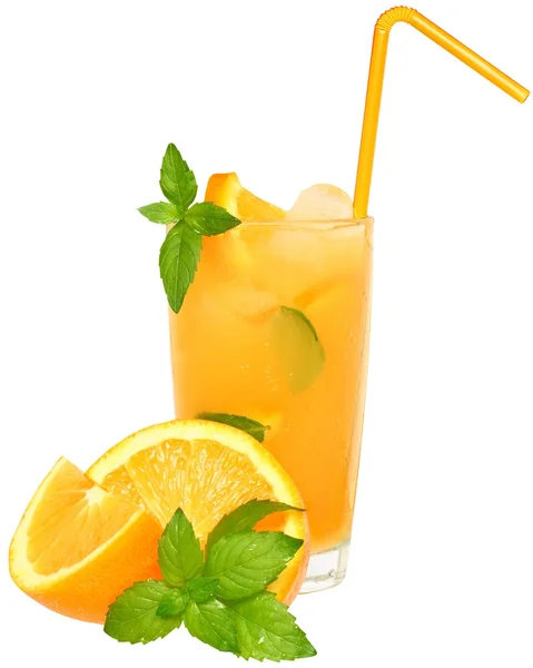 Cocktail met oranje sap en ijsblokjes — Stockfoto