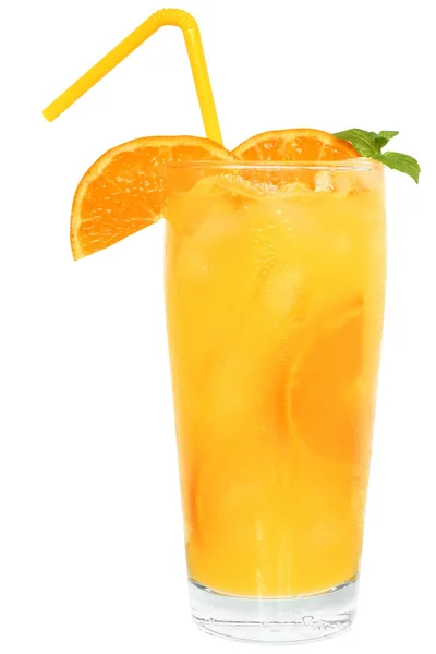 Cocktail met oranje sap en ijsblokjes — Stockfoto