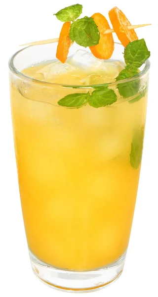 Cocktail di agrumi con succo d'arancia e fetta di kumquat — Foto Stock