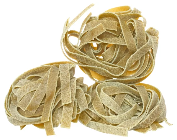 Massa de sêmola de trigo duro com espinafre de perto — Fotografia de Stock