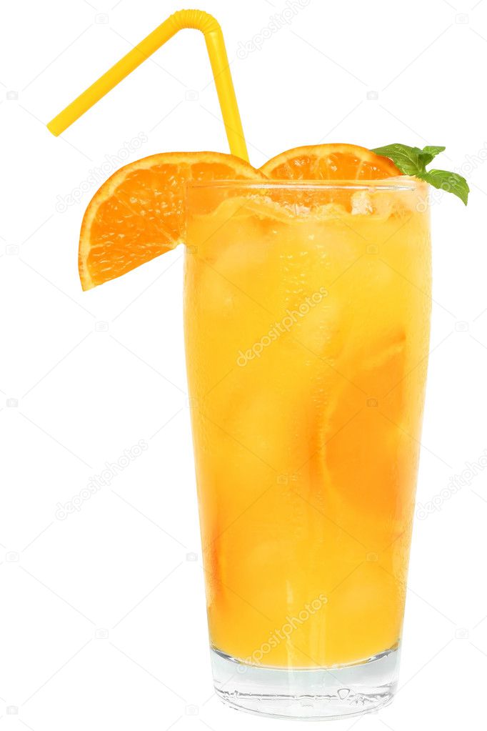 cocktail com laranja suco e cubos de gelo  Fotografias de 