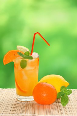 mandalina ve limon suyu kokteyli
