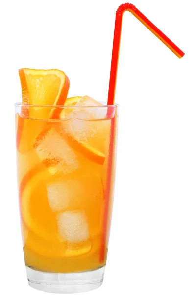 Cocktail mit Orangensaft und Eiswürfeln — Stockfoto