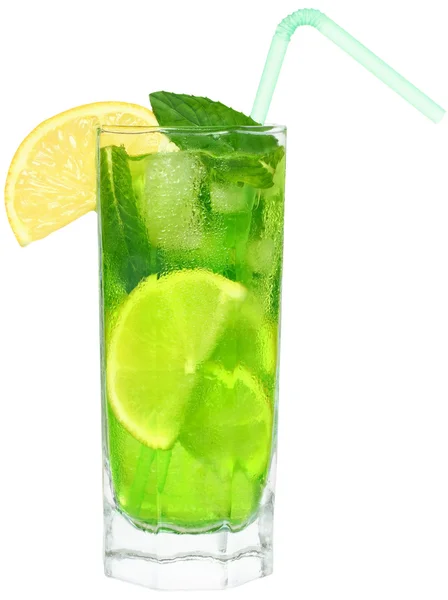 Cocktail met kalk en mint geïsoleerd — Stockfoto