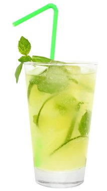 limonata limon ve buz küpleri ile meyve ve bir highba içinde nane yaprağı
