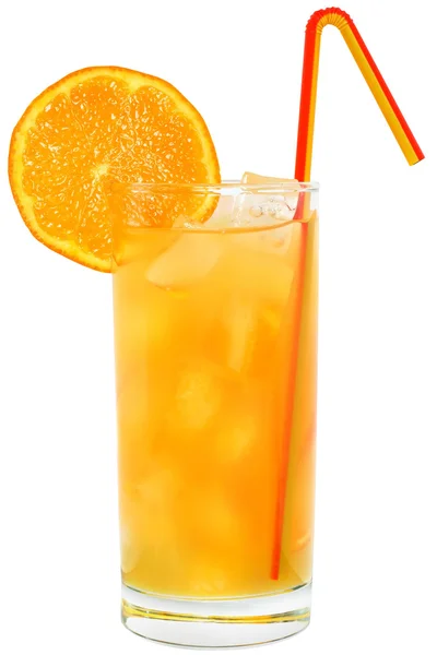 Cocktail com suco de laranja e cubos de gelo . — Fotografia de Stock