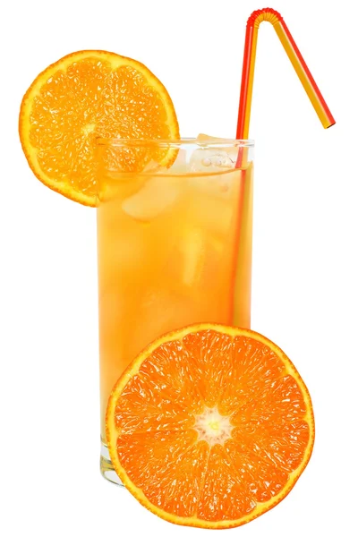 Cocktail com suco de laranja e cubos de gelo . — Fotografia de Stock