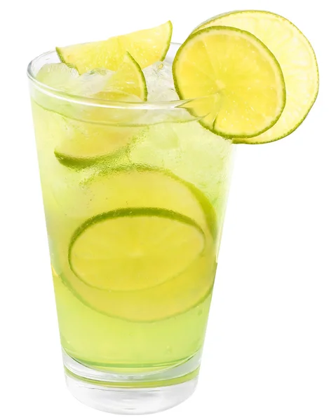 Lemonad med lime och isbitar. — Stockfoto