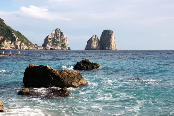 Faraglioni-klipporna, capri — Stockfoto