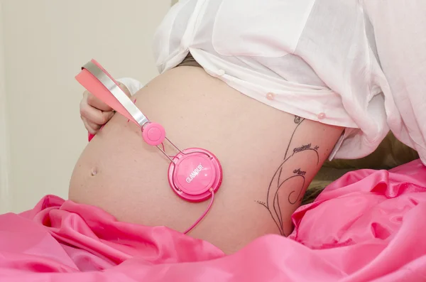 Hamile kadının karnı.