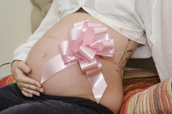 En gravid kvinnas mage — Stockfoto