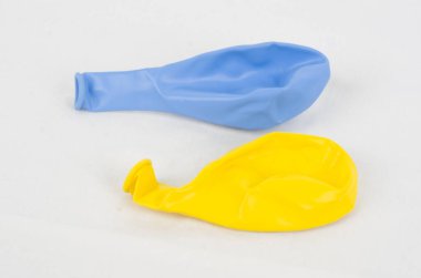 Urania bandera azul y amarillo globos y cintas 
