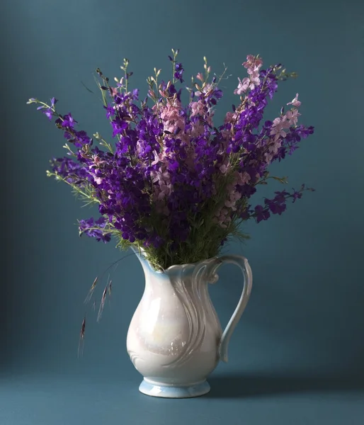 Flores silvestres em vaso — Fotografia de Stock