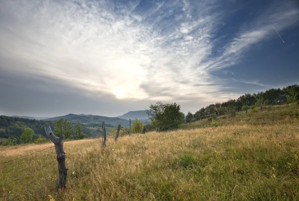 Farbenfrohe Herbstlandschaft in den Bergen — Stockfoto