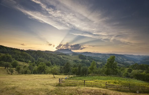 Vale verde da montanha — Fotografia de Stock