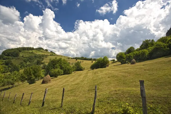 Valle verde della montagna — Foto Stock