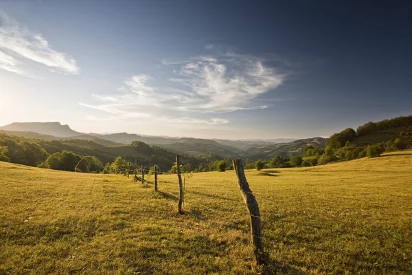 Vale verde da montanha — Fotografia de Stock