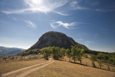 güzel yeşil dağ manzarası