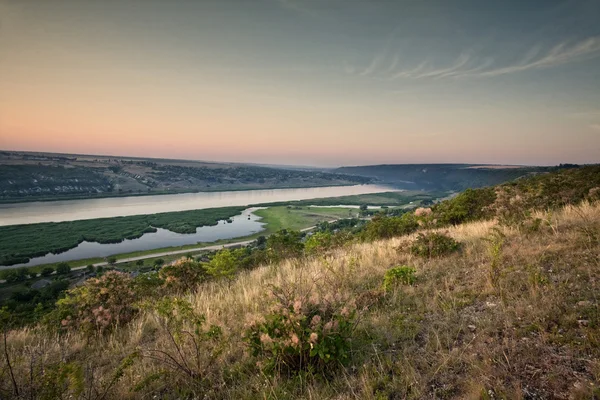 Alba sul fiume — Foto Stock