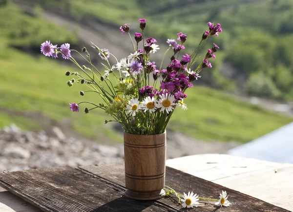 vahşi doğal çiçek buketi