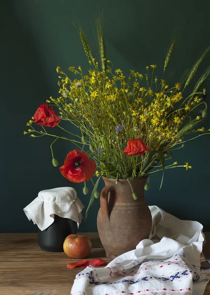 Poppy ile natürmort — Stok fotoğraf